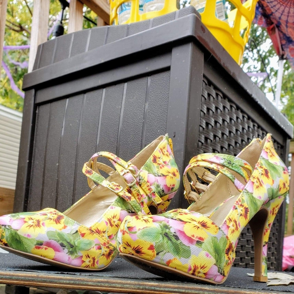 Satin Maryjane Floral Print High Heels - Picture 5 of 8